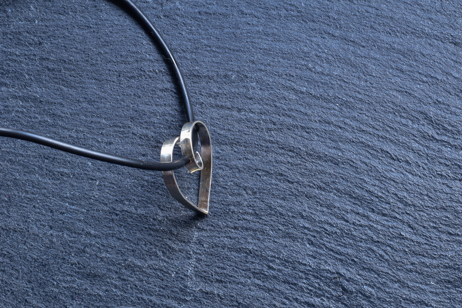 Anhänger geschwungenes Herz Header