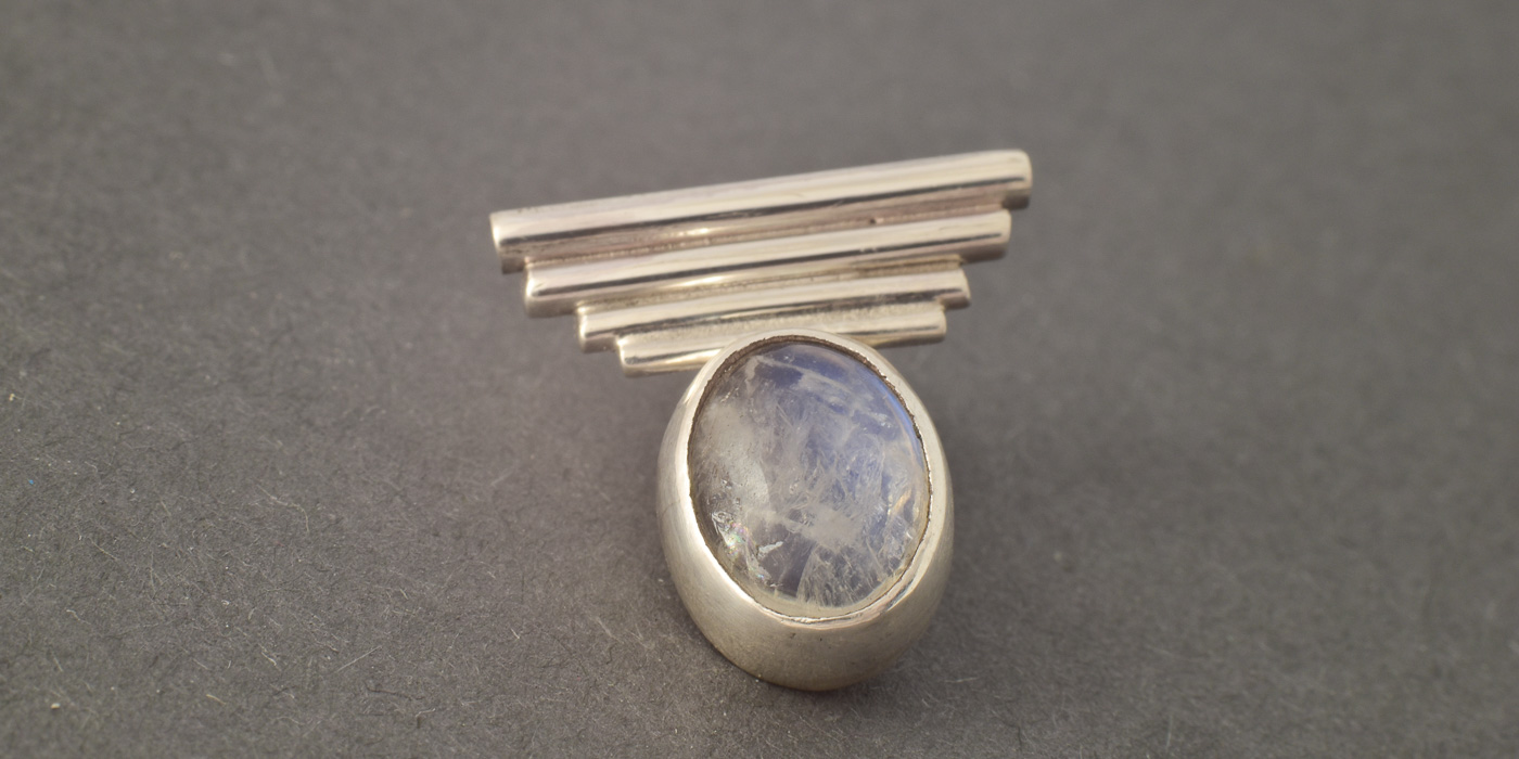 Anhänger Magie der Nacht – handgefertigter Anhänger aus Silber mit Mondstein