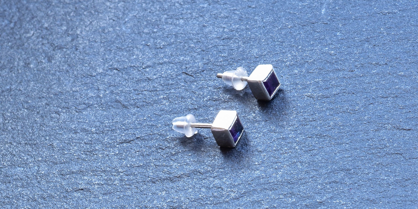 Ohrstecker Licht im Quadrat Header