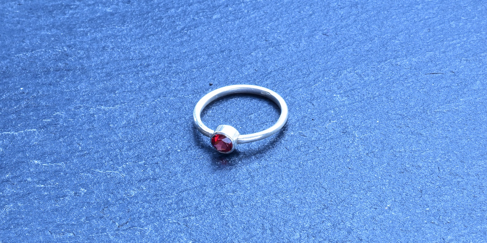 Ring Feuer der Tiefe Header