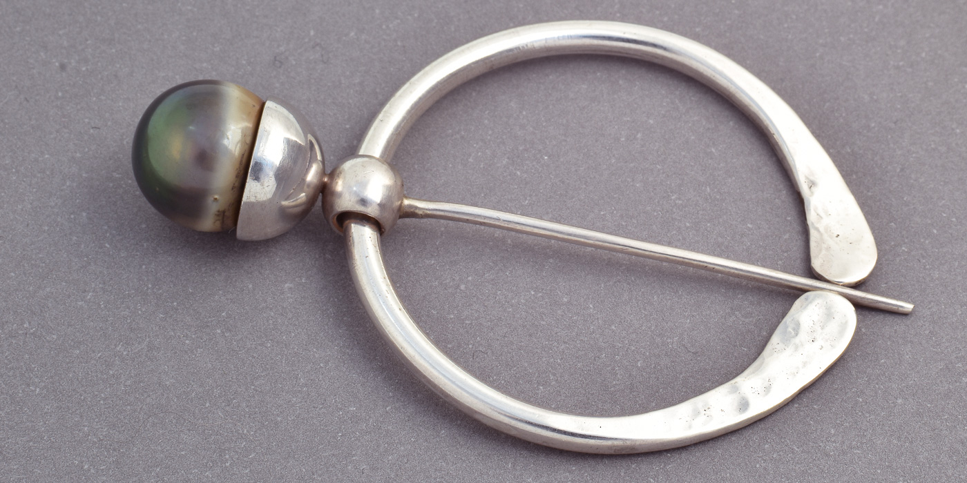 Tuchnadel Perle der Tiefe